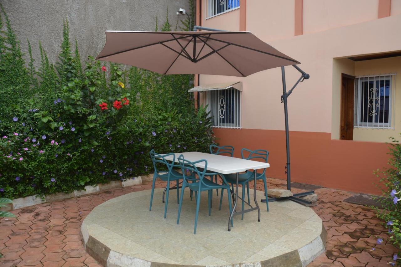 Appartamento Vegas House Yaoundé Esterno foto